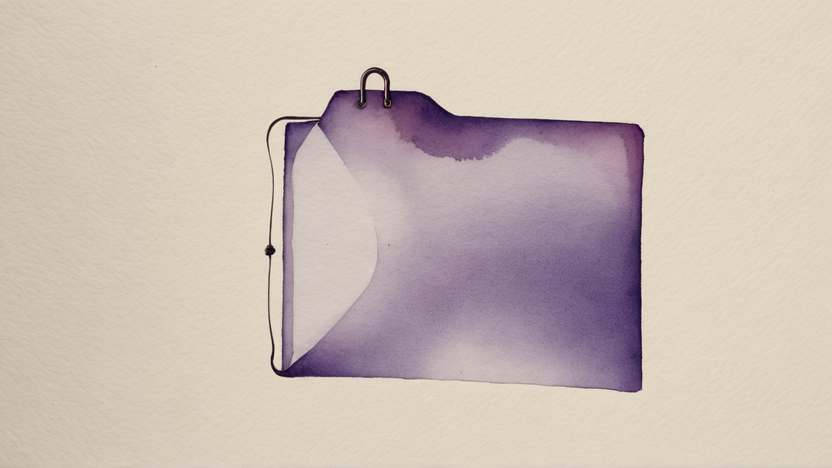 Ilustração em aquarela roxa de uma pasta de papéis presa por um clipe, sobre papel creme.